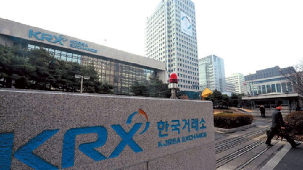 GO-KOREA Cách mua bán chứng khoán (và 2 cách kiếm tiền từ chứng khoán) ở Hàn Quốc 1 Sàn giao dịch chứng khoán Hàn Quốc, nơi hoạt động mua bán chứng khoán diễn ra