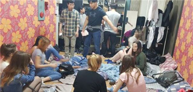 GO-KOREA Thống kê tình hình lưu trú của người nước ngoài tại Hàn Quốc và các chính sách giảm bất hợp pháp của chính phủ Hàn Quốc 5 Hình ảnh từ GO-KOREA: 6c4d0b57c2f1474fa129bd27b7e6a4a9