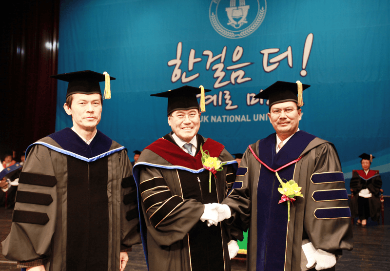 Hình ảnh từ GO-KOREA: giao su tai dai hoc quoc gia chonbuk