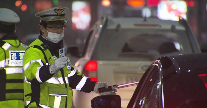 Hình ảnh từ GO-KOREA: tthq cover .41528219f442ee4ec55b9aa259719b7b52d20200415 1