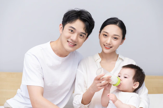 GO-KOREA Giấy tờ cần thiết để mang trẻ về Việt Nam 1 Hình ảnh từ GO-KOREA: young asian couple with cute baby 240092 417